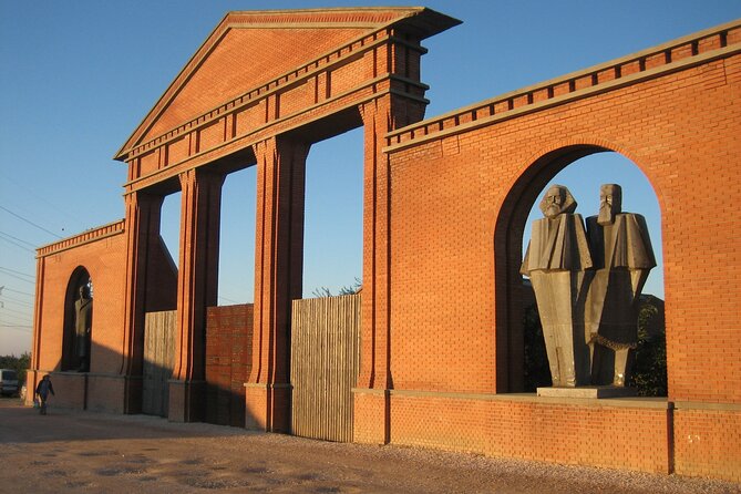 Guided Tour with Admission in Memento Park - Key points at a glance