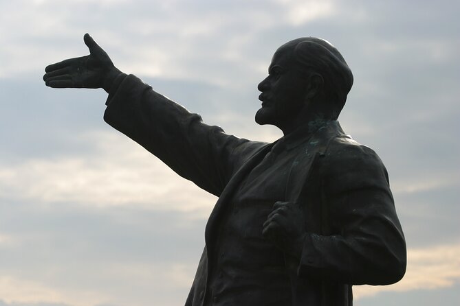Guided Tour with Admission in Memento Park - Getting to the park and planning your time