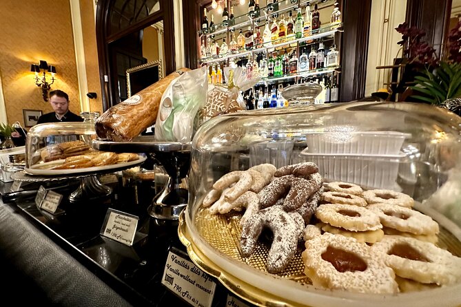 Guilty pleasures - A Budapest Dessert & Coffee House Tour - A small group with a guide who talks with you