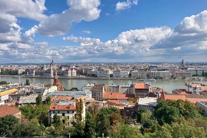 Half day Budapest city tour by car / minivan - Bridges and the changing view across the Danube