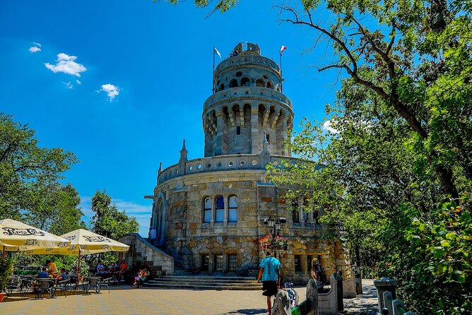 Hiking + Chairlift ride + viewpoints in Budapest - Riding the chairlift from the lower station
