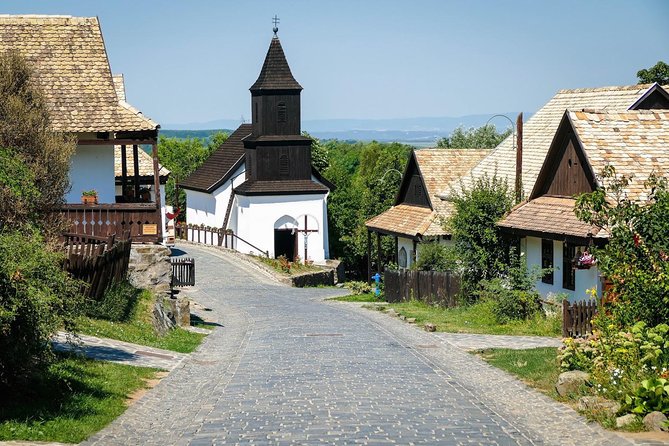 HOLLÓKŐ UNESCO World Heritage site + Eger Castle Private guided tour - Time for Eger’s old town and Bull’s Blood