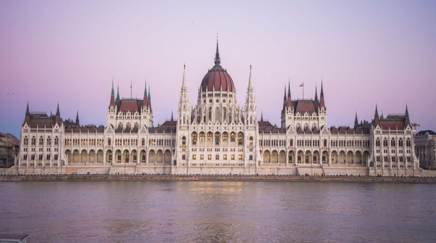 Iconic Budapest tour with Classic Russian Jeep and G-Wagon - Who will get the most from this tour