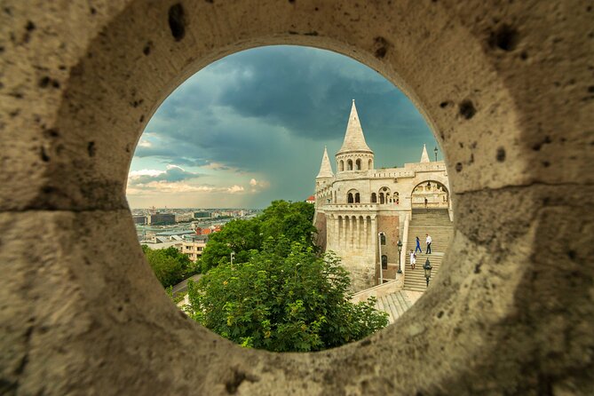 Live virtual walking tour in the Buda Castle quarter - Matthias Church and the final approach