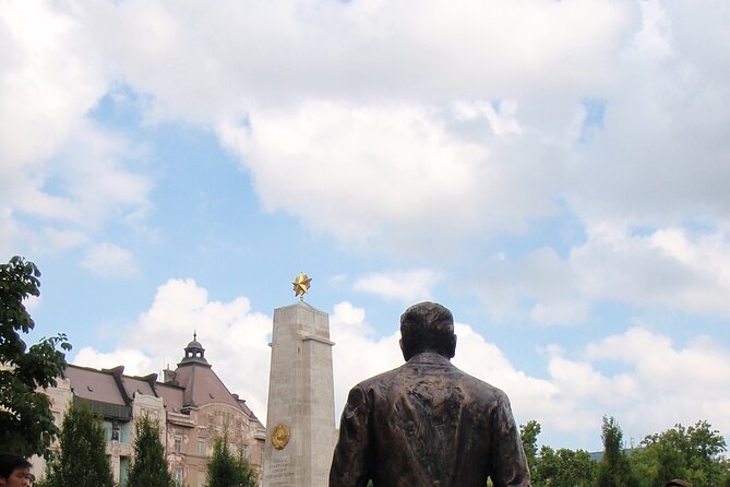 Lives of Hungarians Under Communist and Capitalist system - Fröccsterasz and the old limits on travel