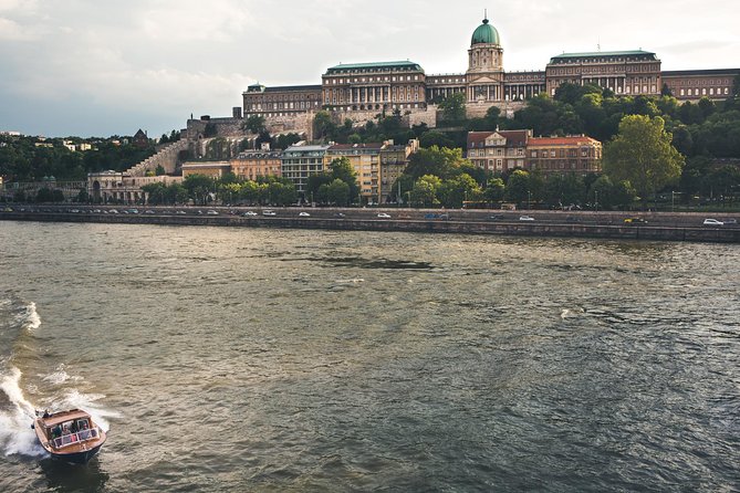 Luxurious, private day cruise with a waterlimousine to Szentendre - Price, privacy, and what you receive