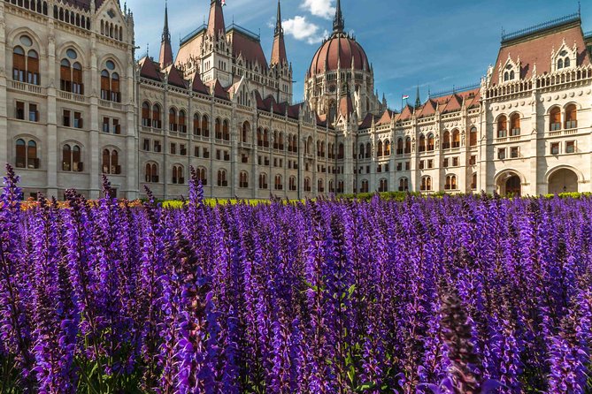 Orientation walk in Budapest - Parliament Building and the end of the central route