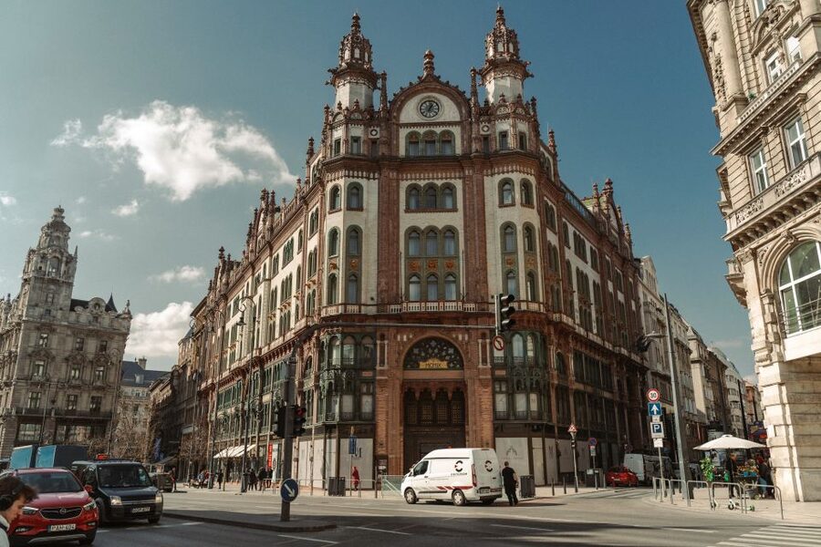 Private Art Nouveau Budapest Tour - From Váci Street to the city center by tram