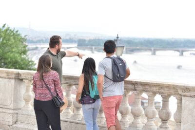 Private Buda Castle Walking Tour with Cake and Matthias Church