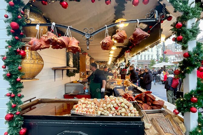 Private Budapest Christmas Market Tour with Chimney Cake & Mulled Wine - What the guide adds to the experience