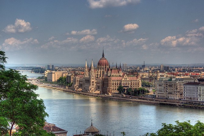 Private Budapest Sightseeing Tour: Royal Castle, Heroes Square, Chain Bridge - Tasting the city at Great Central Market Hall