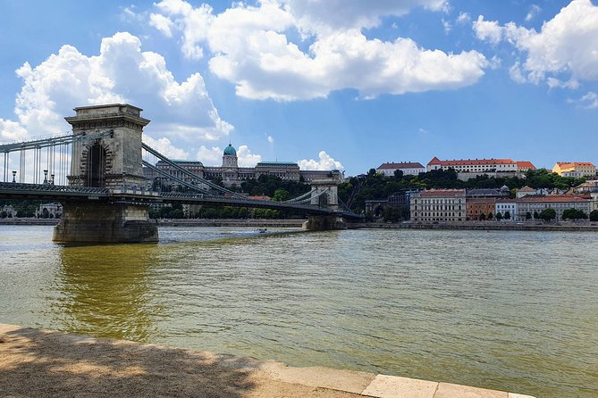 Private city tour by van - Why a private van works well in Budapest