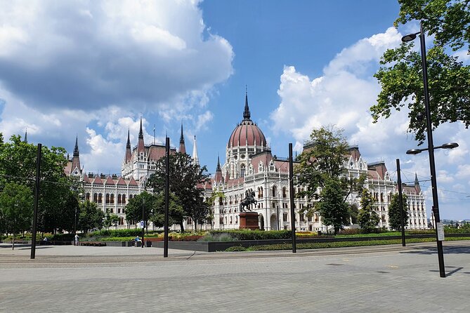 Private city tour by van - Szechenyi Baths: see the city’s bathing tradition
