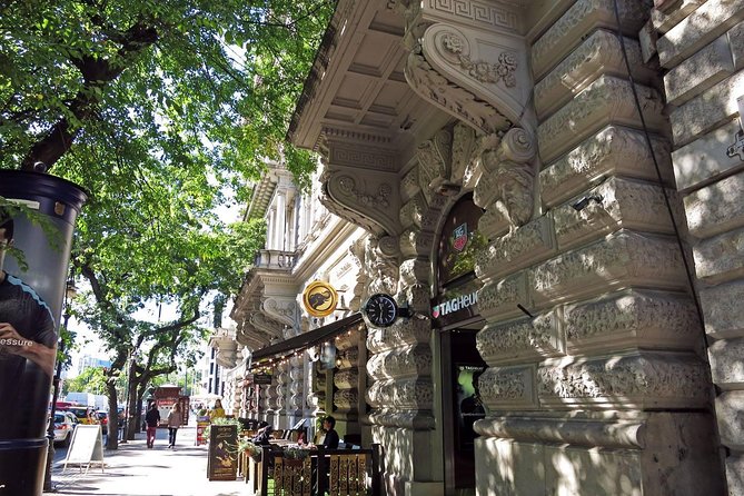 Private City Tour in Budapest 6 hours - Parliament and Kossuth Lajos Square