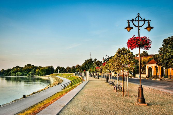Private Guided Tour to Szentendre & Visegrád Castle (Danube Bend) - Szentendre: cafés, crafts, and a riverside old town