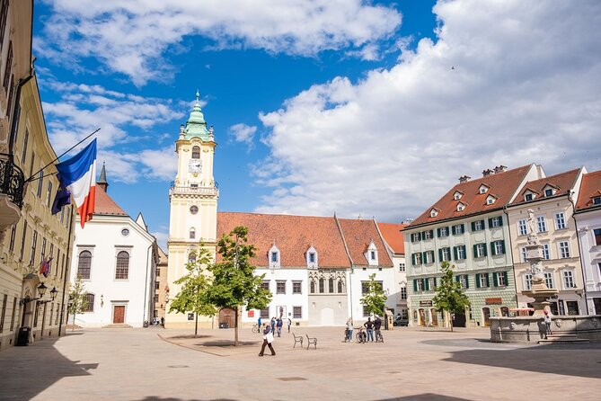 Private Tour from Budapest to Prague Sightseeing - A cross-border route with real sightseeing