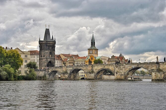 Private Transfer from Budapest to Prague with 2 hours for sightseeing - What is included, and what you still pay for