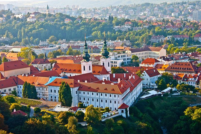 Private Transfer from Budapest to Prague with 2 hours for sightseeing - Strengths and weak spots in the real-world experience