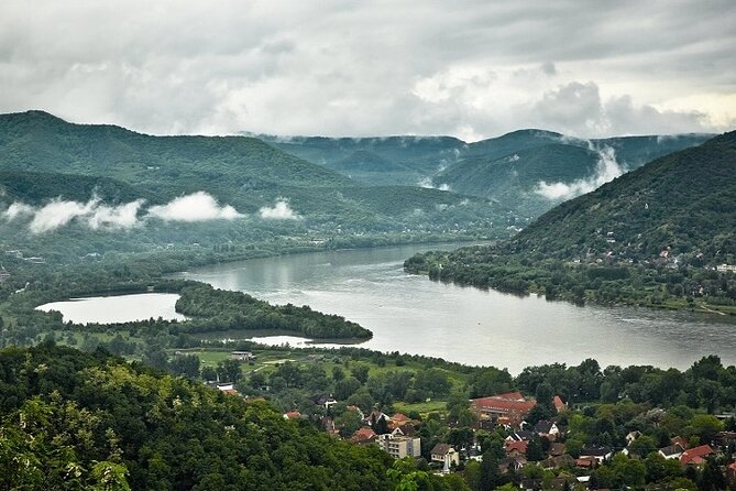 Scenic Danube River bend hills & the Art Town: Private Car Tour - What makes the private format worthwhile