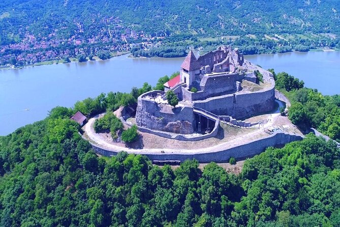 Scenic Danube River bend hills & the Art Town: Private Car Tour - Who should book this Danube Bend outing?