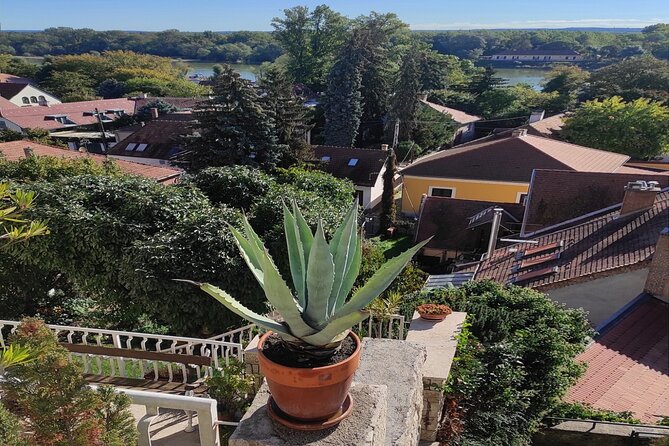 Scenic Danube River bend hills & the Art Town: Private Car Tour - Practical details before you reserve