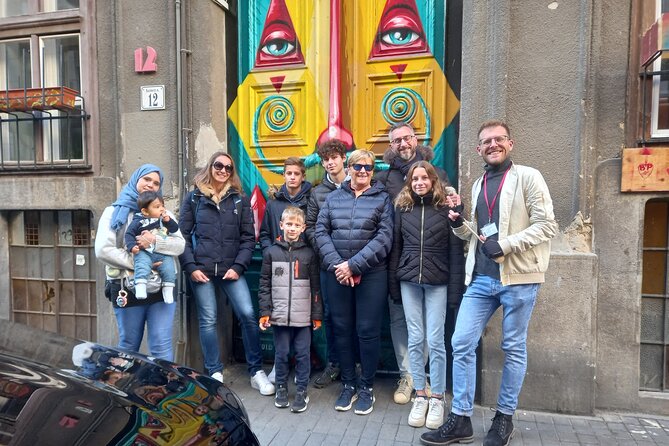 Street Art and Alternative Tour in Budapest - Walking the thin streets of District VII