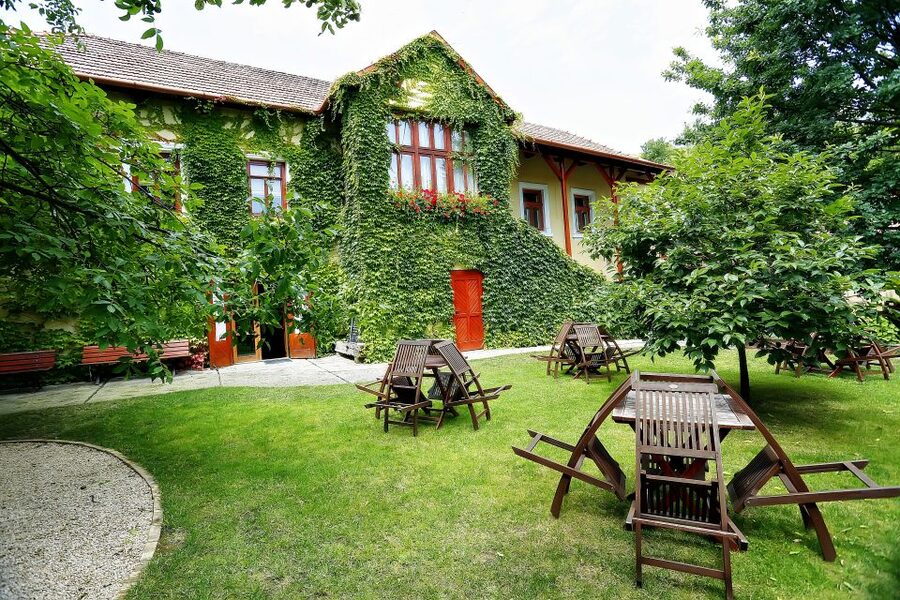 Tokaj: Classic Wine Tasting - Entering the Hímesudvar wine cellar