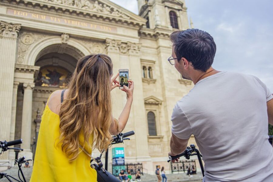 Top sights of Pest downtown on e-scooters incl. Parliament - Starting near Deák Ferenc tér