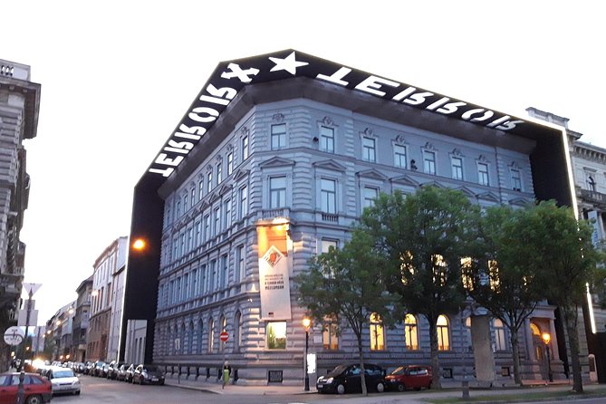 Unique city walk with legends - Book Café and Lotz Hall: a decorative pause