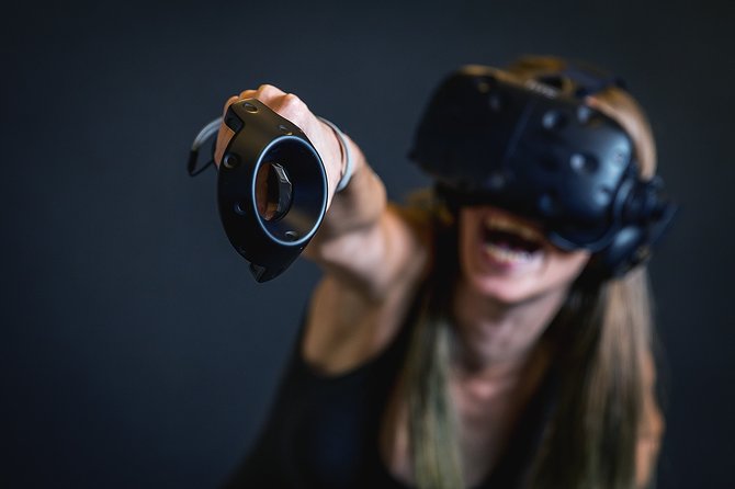 VR experience at PlayVR - Choosing between 32 different VR games