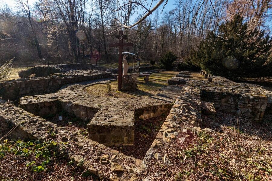 Walk to recent and aged spiritual sanctuaries near Budapest - Why this half-day trip feels different from a normal Budapest tour